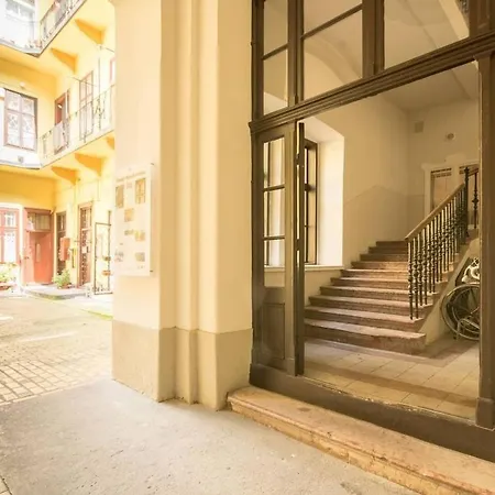 Brody Holiday-Calm And Comfort With Two Double Bed Budapest Exterior photo