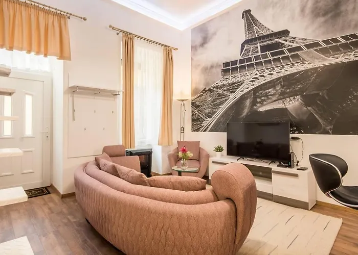 Brody Holiday-Calm And Comfort With Two Double Bed